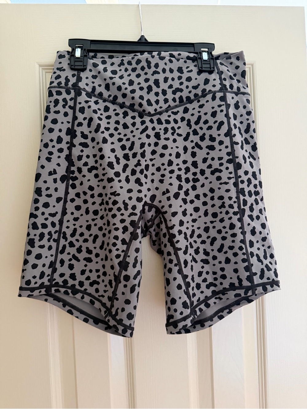 Vitality Biker Shorts—Snow Leopard